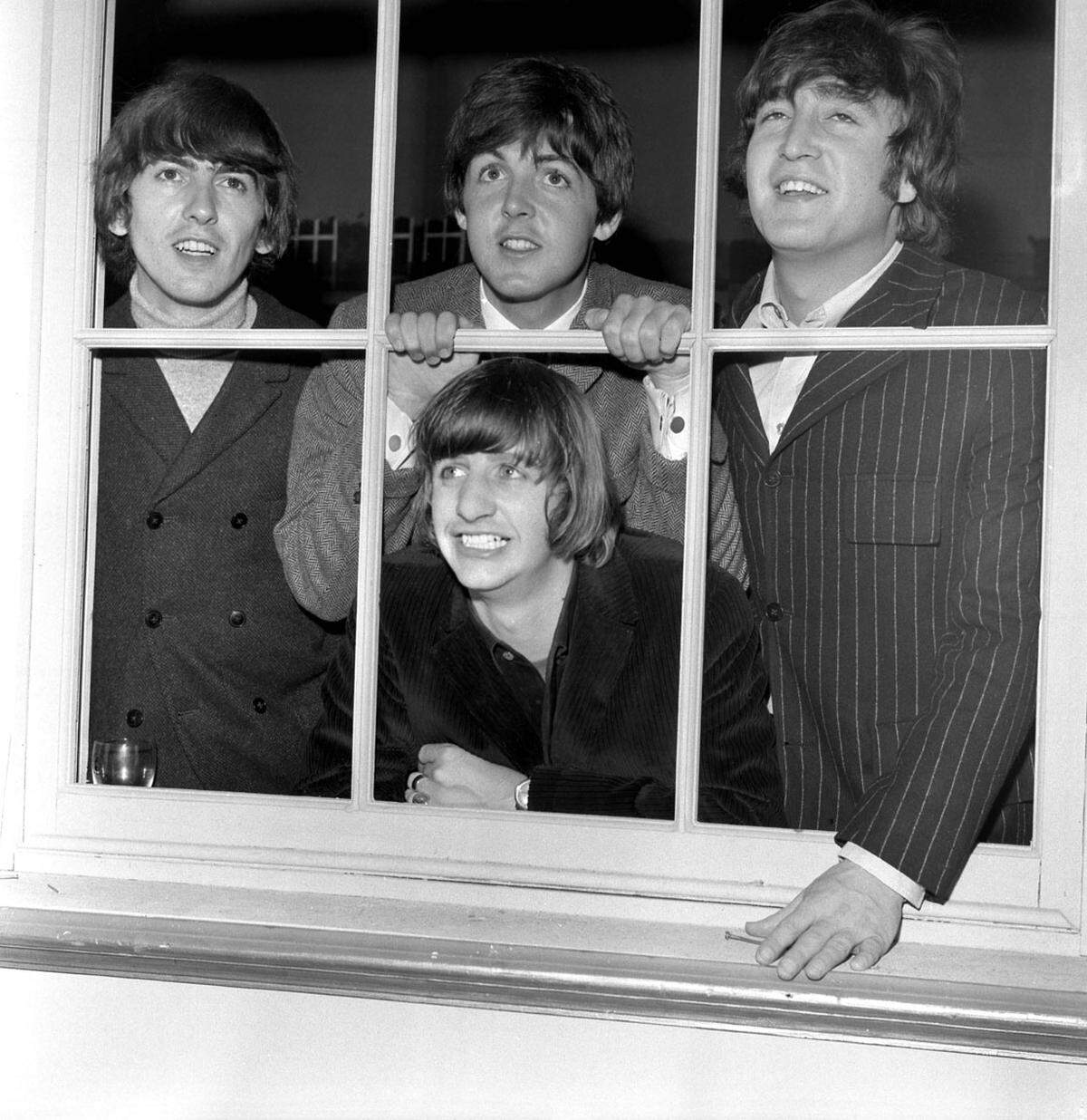Topf-Frisuren waren hingegen bei den Beatles in alles Munde und outen auch heute noch die Fans der Band.