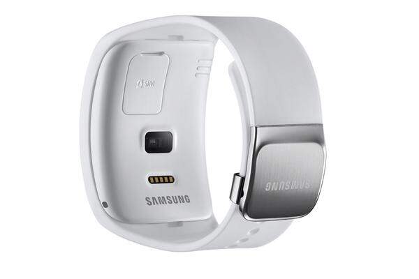 Samsung legt ebenfalls bei Smartwatches nach. Die Gear S mit Android Wear kommt mit gebogenem Display und ist mit eigener SIM-Karte vom Smartphone unabhängig.