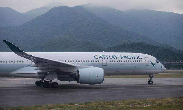 Land: China/Hong Kong Das schwerste Unglück ist schon über 30 Jahre her - und fällt damit nicht mehr in den Untersuchungszeitraum. 1972 stürzte eine Cathay-Pacific-Maschine in Vietnam ab, nachdem eine Bombe an Bord explodierte. Alle 81 Flugzeuginsassen starben. Im Jahr 2010 landete eine Maschine mit doppeltem Triebwerkausfall in Hongkong. Viele Passagiere wurden verletzt.