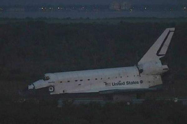 Das Shuttle ist mit einer Minute Verspätung gelandet.