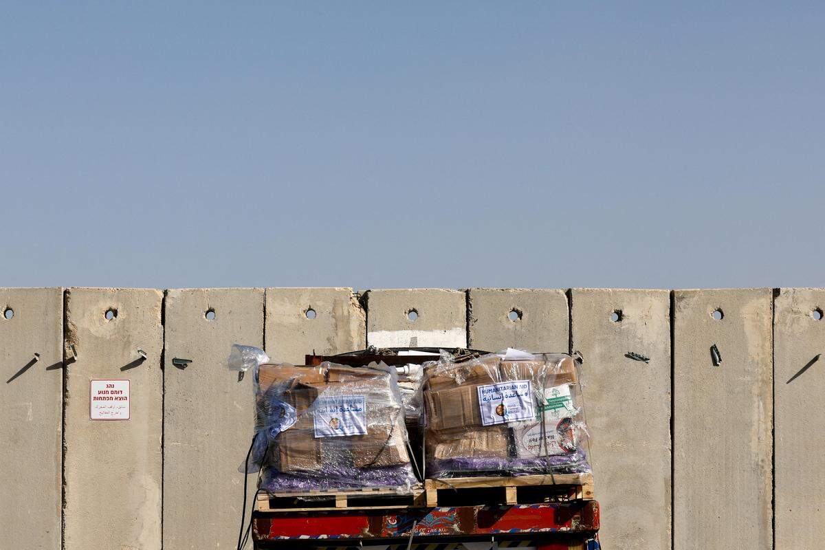 10. Jänner. Ein Lastwagen mit humanitären Hilfslieferungen wartet auf Einlass in den Gazastreifen am südisraelischen Grenzübergang von Kerem Shalom.
