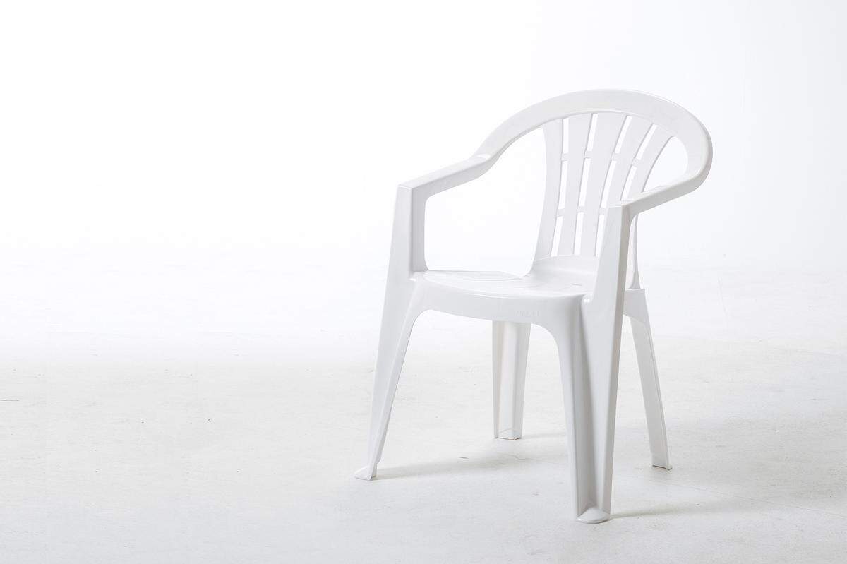 Monobloc-Stühle bestehen fast ausschließlich aus dem Kunststoff Polypropylen.