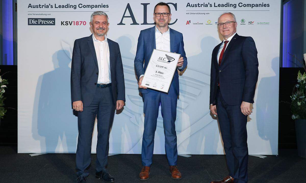 Auszeichnung 2. Platz "International tätige Unternehmen" für die KNAPP AG (v.l.): A1 Telekom Austria Regional Sales Manager Franz Felber, KNAPP-CFO Christian Grabner und Landesrat Johann Seitinger.