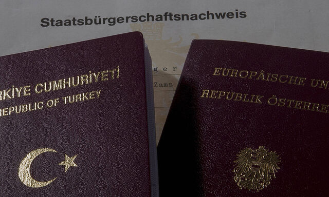 AUT STUDIO AUFNAHMETISCH 2017 04 02 STUDIO THEMENBILD STREIT UM DOPPELTE STAATSBUERGERSCHAFT V