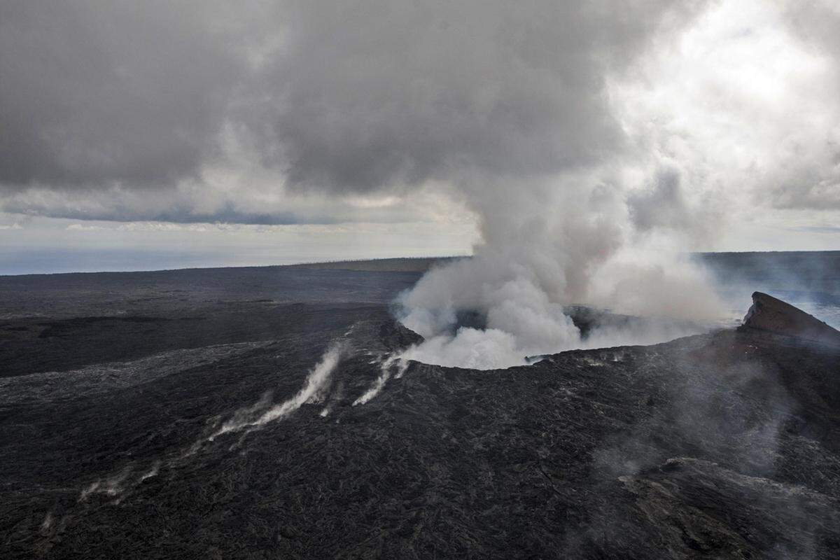 Der über 1.200 Meter hohe Kilauea liegt auf Big Island im Vulkan-Nationalpark des 50. US-Bundesstaates. Er ist einer der aktivsten Vulkane der Erde.