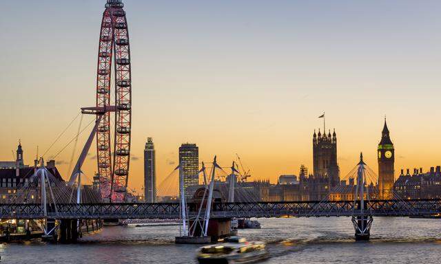 UK, england, London, Big Ben with Hungerford Bridge sunset. (Charles Bowman)