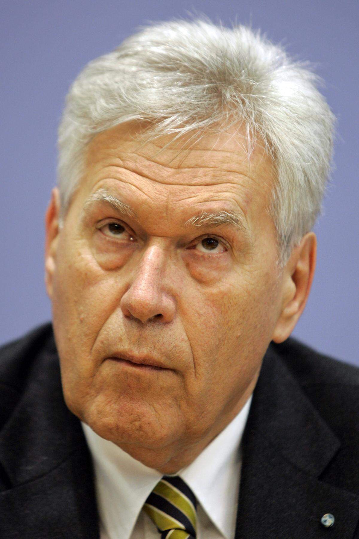 Auch der ehemalige CSU-Landesgruppenchef Michael Glos leistete sich verbale Attacken. Er nannte im Jahr 2004 den damaligen Außenminister Joschka Fischer einen "Zuhälter".