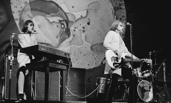 Doug Ingle (links) and Bassist Lee Dorman bei einem Iron Butterfly-Konzert um 1967. 