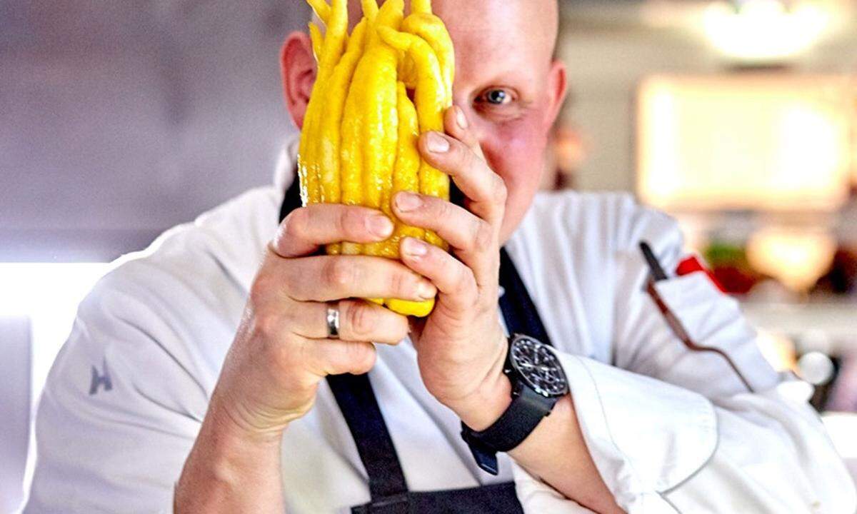 Seit 2013 kocht der Kärntner Stefan Lastin im Gourmetrestaurant Feines Eck sowie im bodenständigeren Restaurant Feines Haus bei der Fleischerei Frierss in der Gewerbezeile Villach. >> Stefan Lastin: Der Aufsteiger aus der Metzgerei