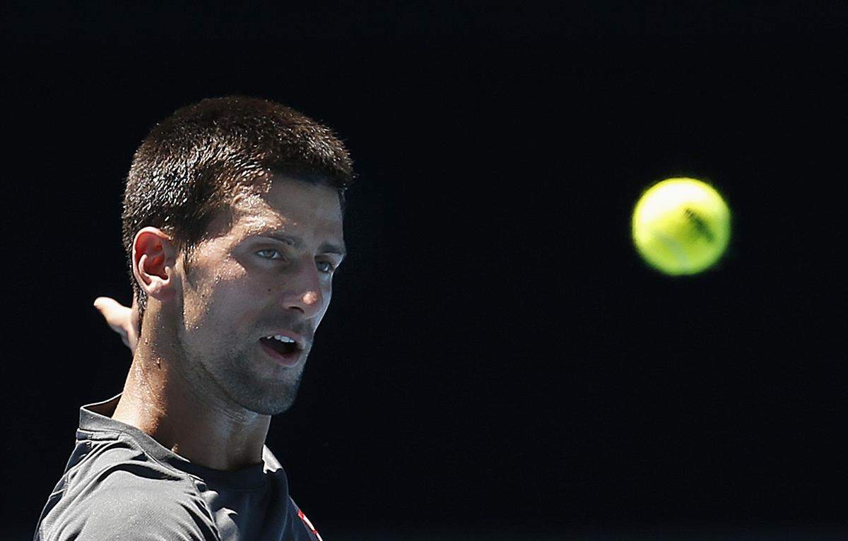 Im Vorjahr gewann Novak Djokovic das längste Grand-Slam-Finale der Geschichte, er besiegte den Spanier Rafael Nadal nach 5:52 Stunden mit 7:5 im fünften Satz. Nadal fehlt heuer wegen seiner Knieverletzung.