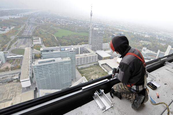 Der Montageleiter und sein Team verfügen bereits über viel Erfahrung, was den Bau von Hochhäusern betrifft: "Wir haben schon den Millennium Tower gebaut.