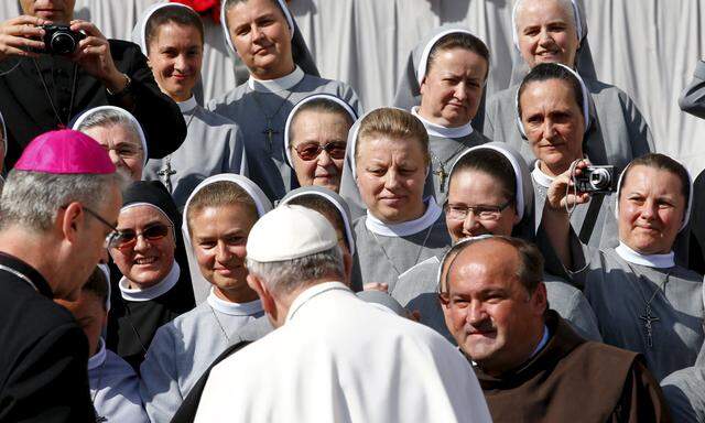 Pope Francis talks with a group of nuns during the weekly audience in Saint Peter´s Square at the Vatican