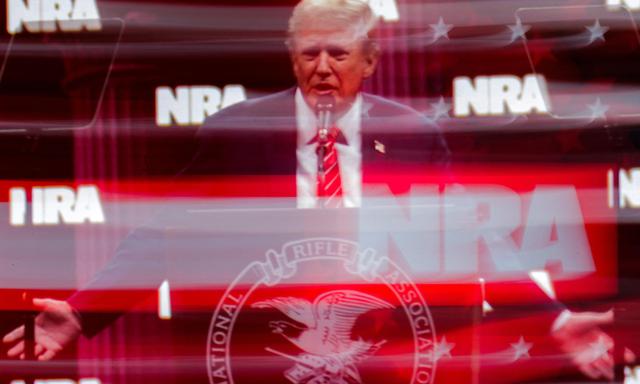 Der ehemalige US-Präsident Donald Trump auf der Jahresversammlung der National Rifle Association (NRA) in Dallas, Texas, USA, am 18. Mai 2024.