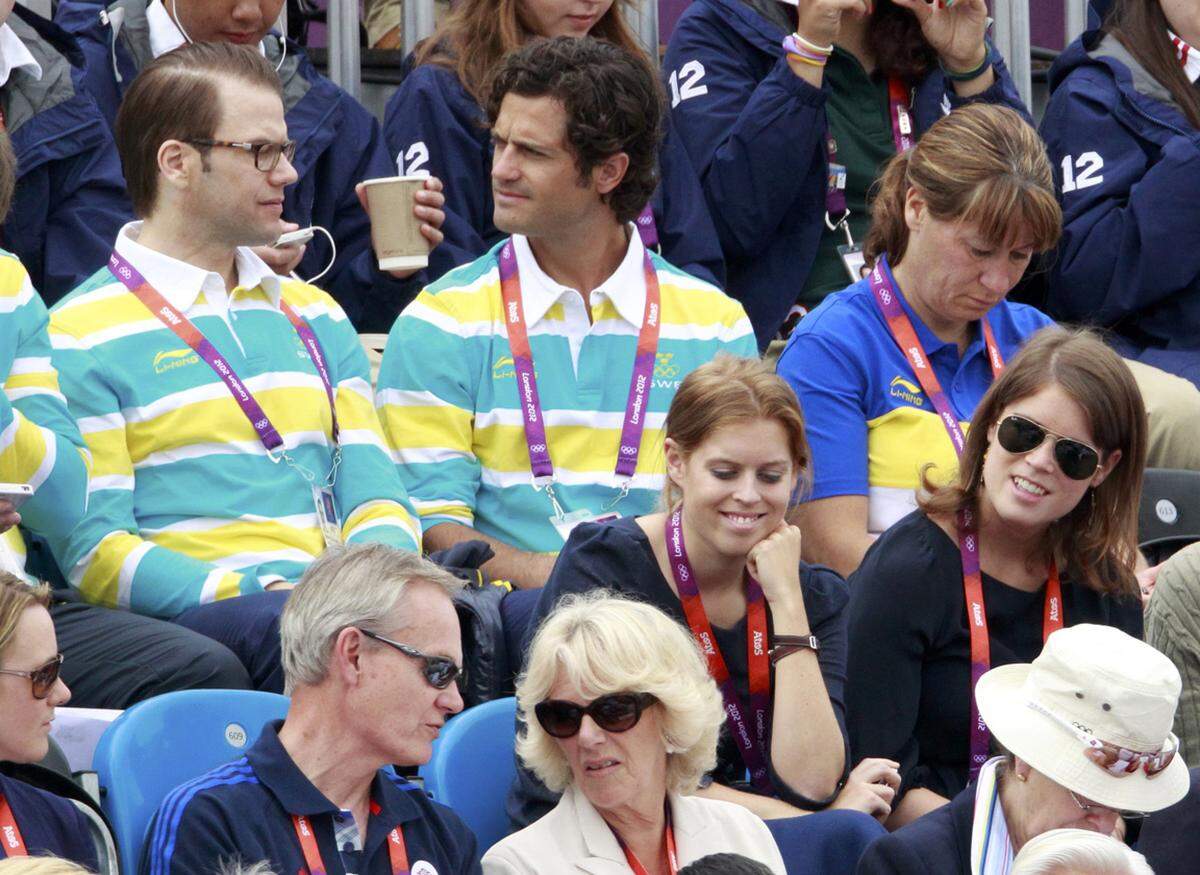 Prinz Daniel von Schweden und Prinz Carl Philip  unterstützten mit diesem Outfit ihr Team bei den olympischen Sommerspielen. Abgesehen davon wirkt Partnerlook oftmals kindisch.