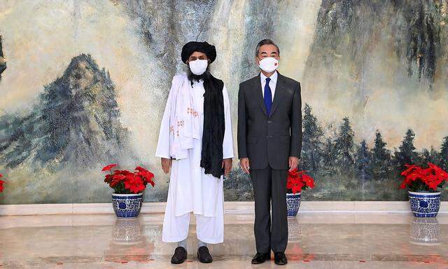 Der chinesische Außenminister Wang Yi traf sich am 28. Juli in Pekint mit Mullah Abdul Ghani Baradar, dem politischen Chef der afghanischen Taliban.