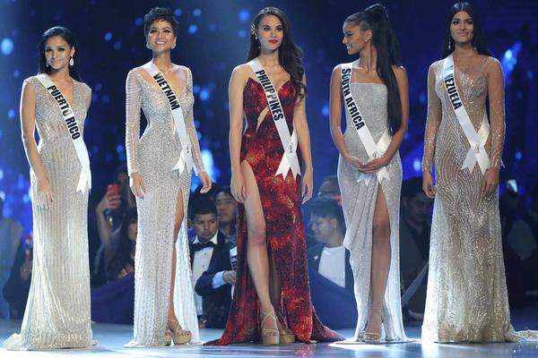Die australisch-stämmige Philippinerin Catriona Gray ist zur schönsten Frau der Welt gewählt worden. Die 24-Jährige gewann am 17. Dezember in Bangkok das Finale im "Miss Universe"-Wettbewerb.
