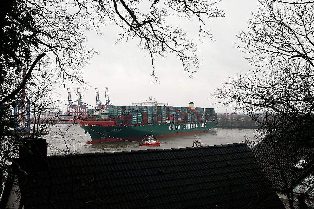 Von den rund 5100 Containerschiffen auf den Weltmeeren gehörten schon vor einem Jahr 551 in die Klasse der Mega-Carrier mit mehr als 8000 TEU.Im Bild: Hamburg