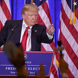 Donald Trump vor Journalisten in Washington