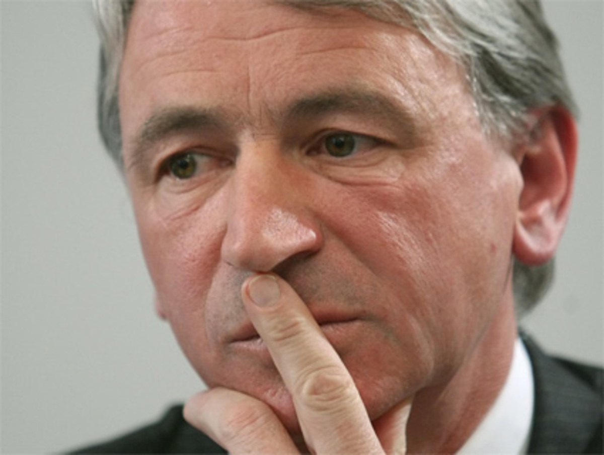 Die Affäre kostete Kulterer, der 15 Jahre lang an der Spitze der Bank stand, letztlich den Posten. Die FMA leitete ein Amtsenthebungsverfahren ein, woraufhin der erfolgsverwöhnte Banker das Handtuch warf.