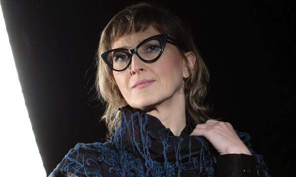 „Mein Mann ist ein Feminist!“, betont die bosnische Filmemacherin Jasmila Žbanić. Mit ihren Filmen kämpft sie gegen Fake News an. 