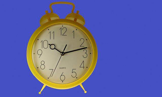 gelber Wecker - yellow alarm clock