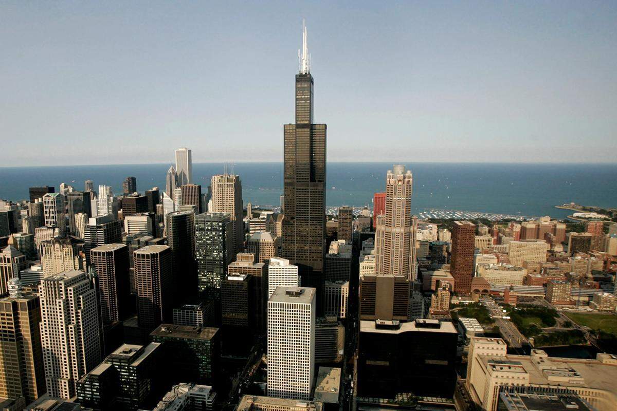 Platz 7:  Bis vor Kurzem war dieser Wolkenkratzer in Chicago unter dem Namen "Sears Tower" bekannt, nun heißt er "Willis Tower". Er misst 442 Meter und hat 108 Stockwerke.