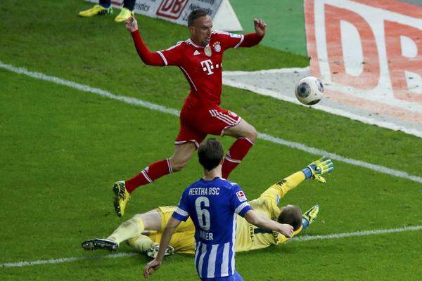 ...und Franck Ribery vollendete zum 3:1 - dem 19. Ligaerfolg in Serie. Auch das ist Rekord.