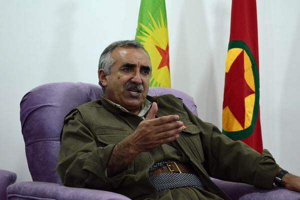 Murat Karayilan spricht von einem "wichtigen Friedensprozess", der nun eingeleitet worden sei. Am Ende dieses Prozesses müssten mehr Rechte für die Kurden und die Freilassung Öcalans stehen. Die ursprüngliche Forderung nach einem Kurdenstaat erhebt Karayilan nicht mehr: Staaten seien nicht in der Lage, die Probleme der Menschen zu lösen. "Wir sagen ja zur Freiheit aber Nein zum Nationalstaat." Ziel der PKK ist der sogenannte "demokratische Konföderalismus" - eine Art Selbstverwaltung durch Strukuren auf kommunaler Basis.
