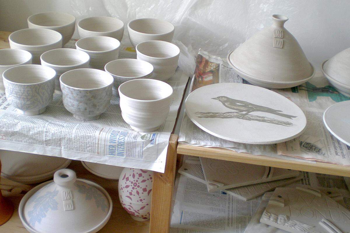 In der Eslarngasse 11 gestaltet Natalia Kukelka die Welt aus Keramik. kukelka-keramik.at