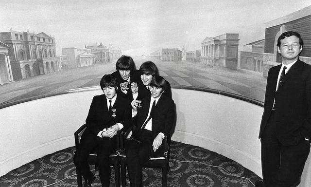 Beatles Paul McCartney George Harrison John Lennon Ringo Starr and their manager Brian Epstein af