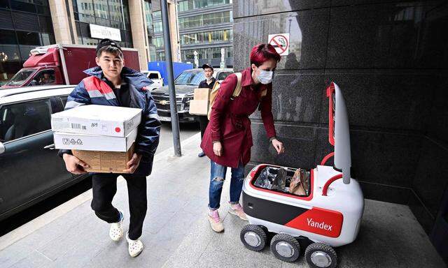 Essenszustellung per Roboter. Der Moskauer Alltag ist von innovativen Technologien geprägt.