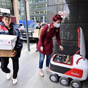 Essenszustellung per Roboter. Der Moskauer Alltag ist von innovativen Technologien geprägt.