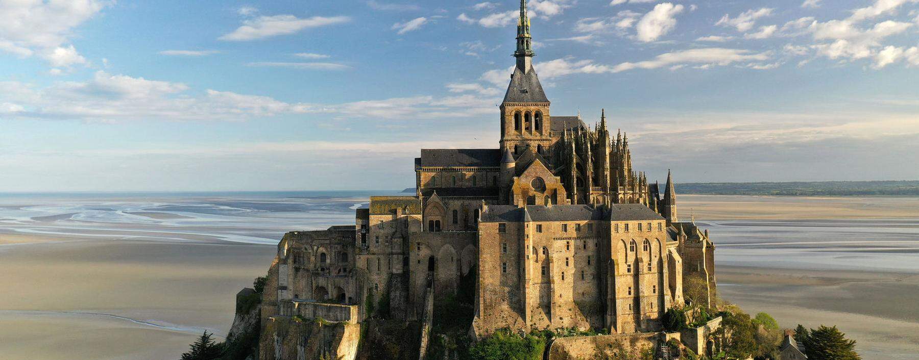Mont Saint-Michel: Unesco-Welterbe und zu normalen Zeiten entsprechend von Touristen gestürmt.  