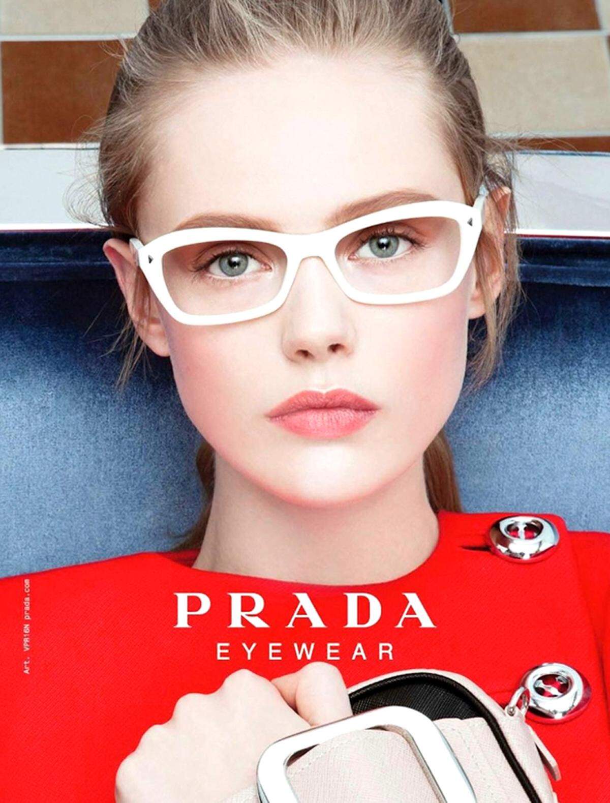 Dies ist nicht der erste Verstoß, bereits im August 2012 war in der chinesischen Vogue das 15-jährige Model Ondria Hardin zu sehen, die auch schon von Prada engagiert wurde. Ein Monat später wurde erneut ein zu junges Model abgelichtet.