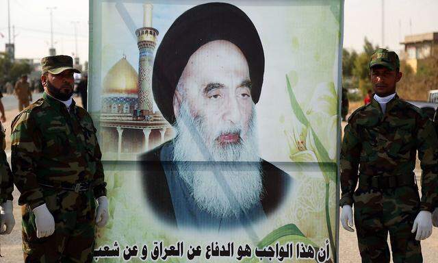 Schiitische Milizionäre mit einem Bild von Großajatollah Sistani