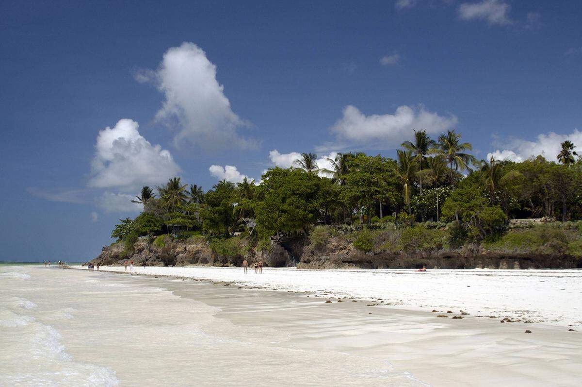 Am weißen Sandstrand in der Nähe von Mombasa wurden schon Angelina Jolie und Brad Pitt nach einem Urlaub zu Hollywoods attraktivstem Pärchen.