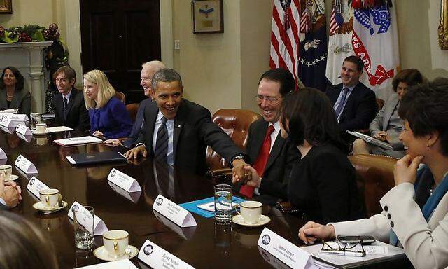 Barack Obama scherzt mit Sheryl Sandberg