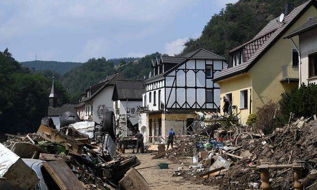 Die Hochwasserschäden in Reimerzoven im deutschen Landkreis Altenahr im Westen des Landes, waren groß.