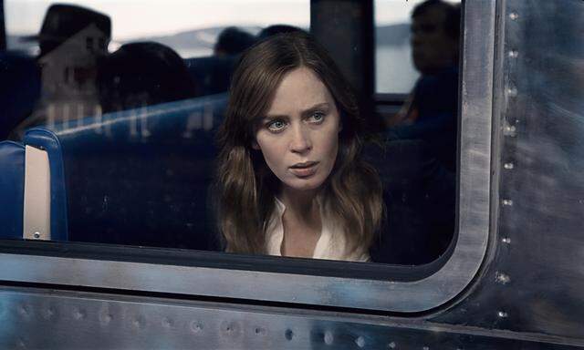 Emily Blunt beobachtet als alkoholkranke Rachel aus dem Zug ein jungen Paar – und ihren Exmann.