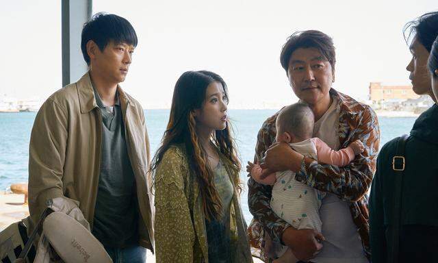 Keine Vorzeigefamilie: Gang Dong-won, Lee Ji-eun und Song Kang-ho (v. l. n. r.) im Filmdrama „Broker“.