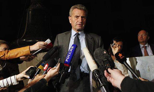 EU-Energiekommissar Günther Oettinger war als Vermittler bei den Gesprächen dabei.
