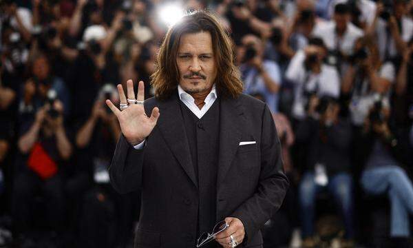 Willkommen zurück? Johnny Depps Renommee ist angeschlagen. In Cannes wagte er sich mit dem Kostümfilm „Jeanne du Barry“ zurück ins Blitzlichtgewitter.