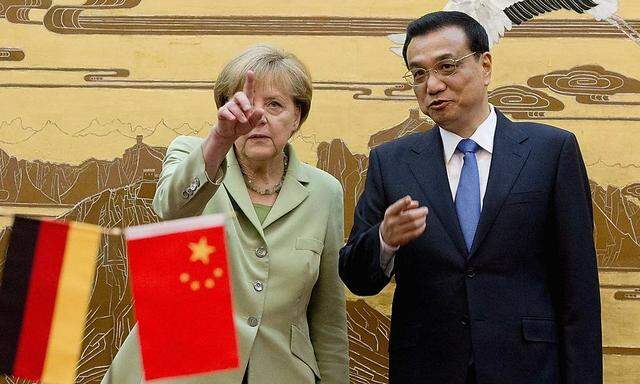 Merkel und ihr Gastgeber, Chinas Premier Li Keqiang, in der Großen Halle des Volkes in Peking