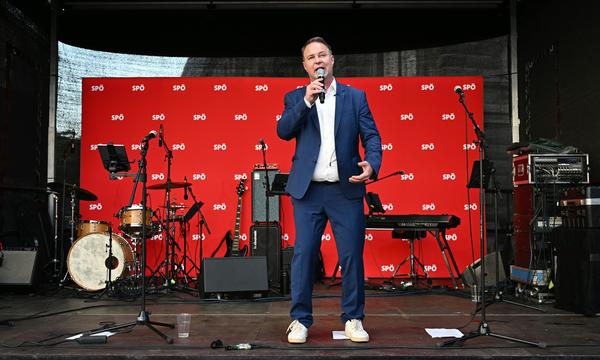 SPÖ-Vorsitzender Andreas Babler auf dem Wiener Yppenplatz. 