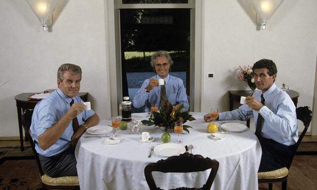 Luciano Benetton (Mitte) mit seinen Brüdern Carlo und Gilberto: ein Bild aus besseren Tagen (1990) – auch für Italien als Volkswirtschaft.