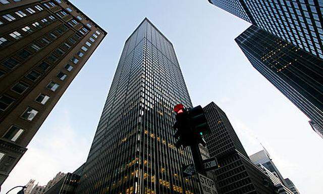 The headquarters of JPMorgan Chase & Co. are shown Wednesday, July 19, 2006 in New York. The nation's