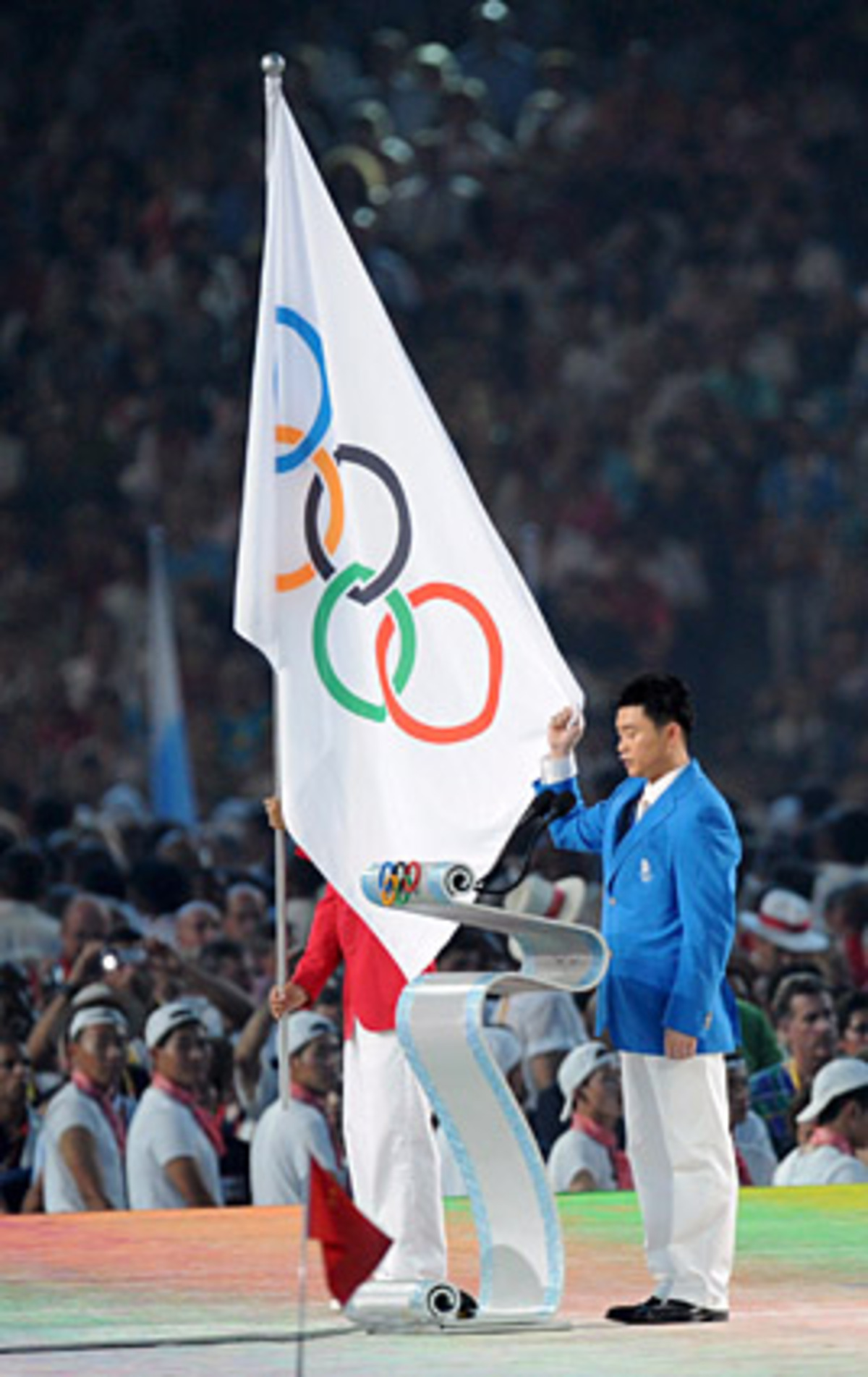 Den Kampfrichtereid leistete der ehemalige Turner und jetzige Turn-Wettkampfrichter Huang Liping: "Bei meiner Ehre erkläre ich, dass ich mich als Kampfrichter nur vom Geiste der sportlichen Fairness und der Würde des Sports leiten lassen werde. Ich verpflichte mich, die gezeigten Leistungen ohne Rücksicht auf die Person oder die Nation gewissenhaft zu beurteilen."