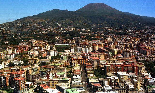 Der Blick auf Neapel Richtung Vesuv