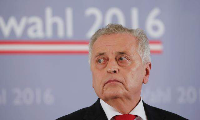 Austrian Social Democratic Party (SPOe) presidential candidate Hundstorfer addresses a news conference in Vienna