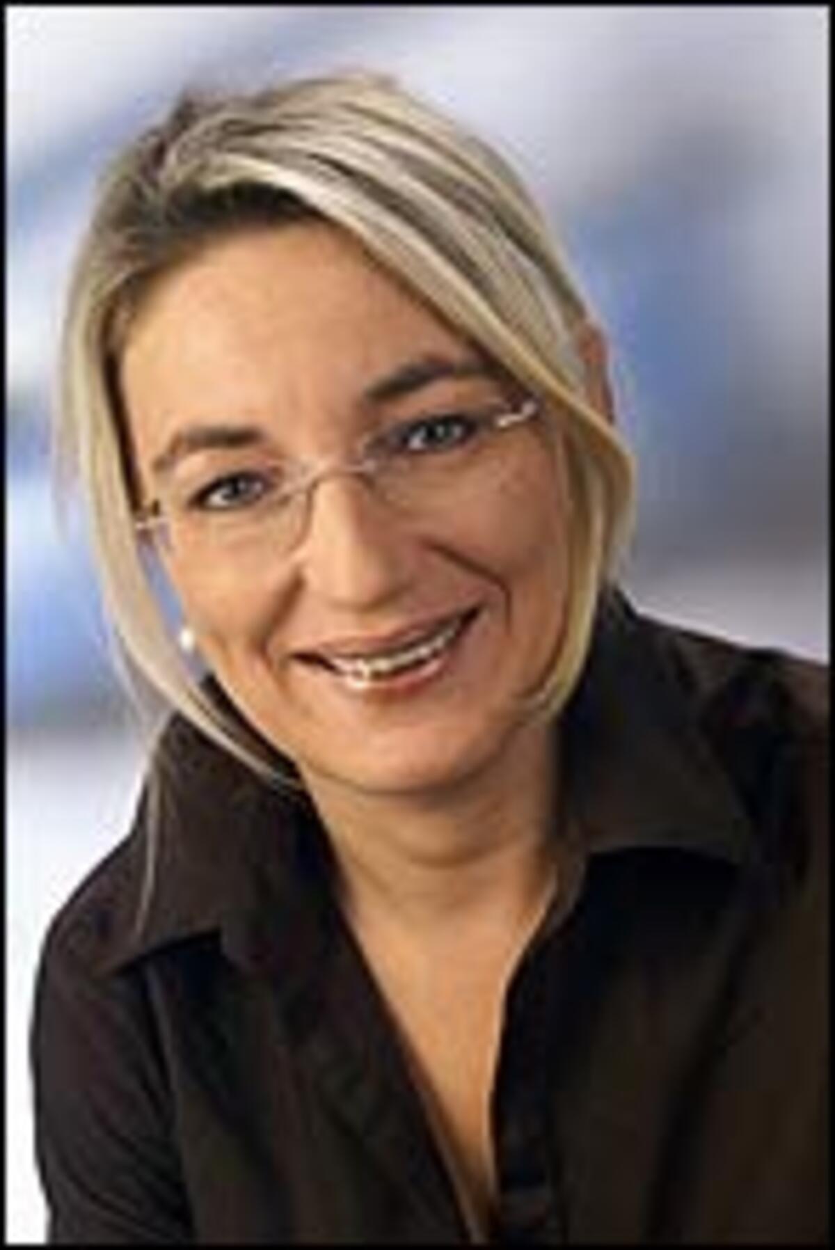 Mag. jur. Annette-Bettina Brinek hat die Leitung des neu gegründeten Administration Center im Bereich Wholesale von Telekom Austria übernommen. Der Bereich Wholesale von Telekom Austria stellt nationalen und internationalen Netzbetreibern Dienstleistungen und Produkte im Bereich Sprachtelefonie, Datenverkehr, Internet- und Satellitenanbindungen zur Verfügung, und erstellt individuelle Infrastrukturlösungen für seine Kunden.